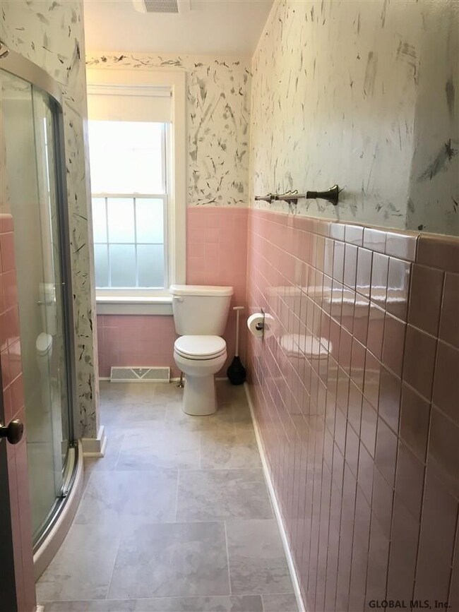 21 Park St unit 1st floor, Saratoga Springs, NY 12866 - photo 5