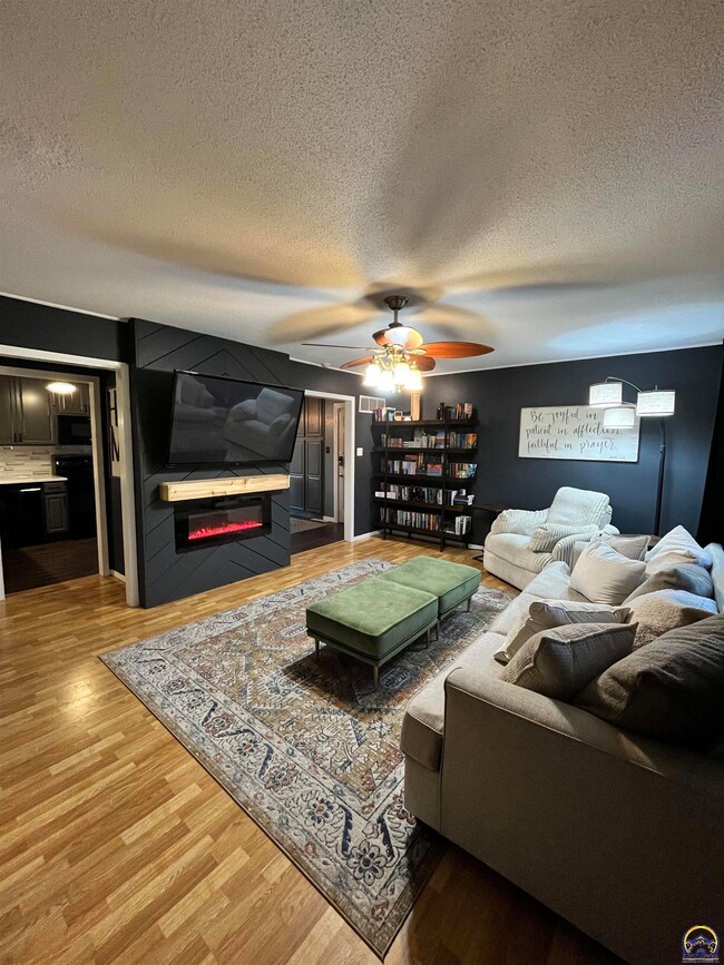 3337 SW Arrowhead Rd, Topeka, KS 66614 - photo 5