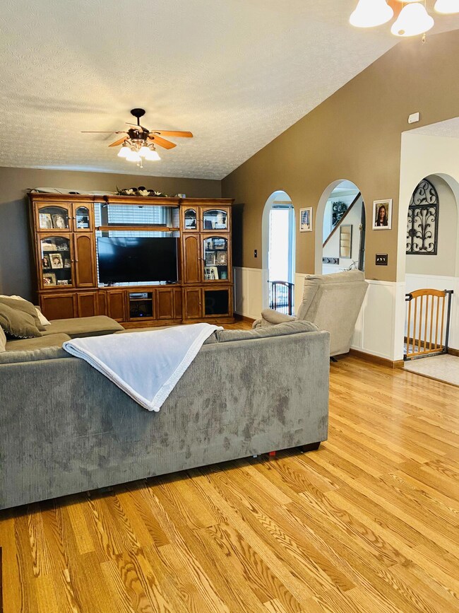 1283 Forest Dr pic 2