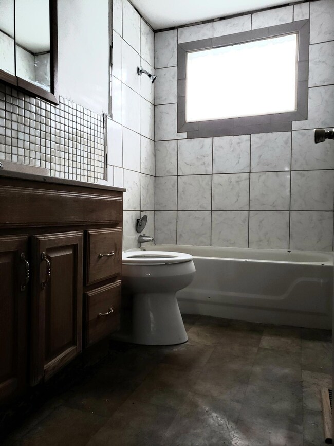 4027 Randell Rd, Columbus, OH 43228 - photo 6