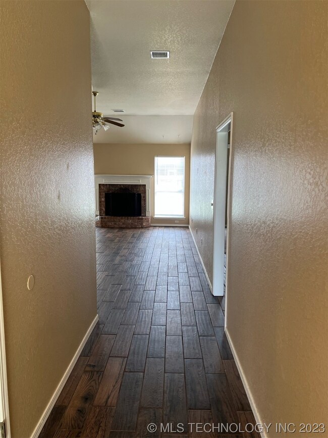 4823 S 197th East Ave, Broken Arrow, OK 74014 - photo 3