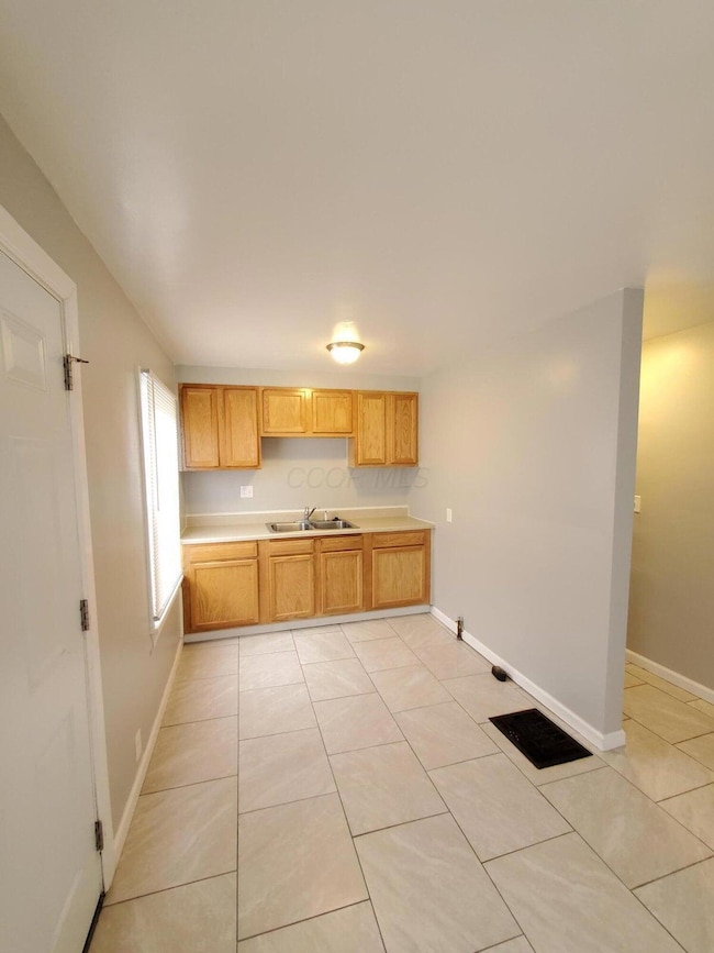 1047 E 21st Ave, Columbus, OH 43211 - photo 7