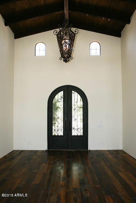 4 Foyer