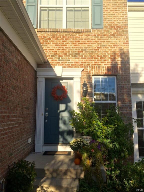 1819 Emerald Dr, Orefield, PA 18069 - photo 2