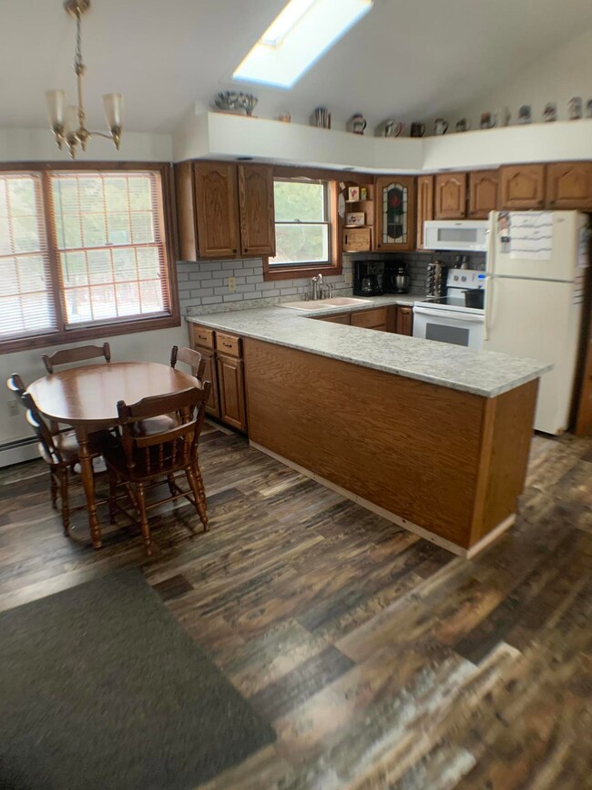 005 Kitchen