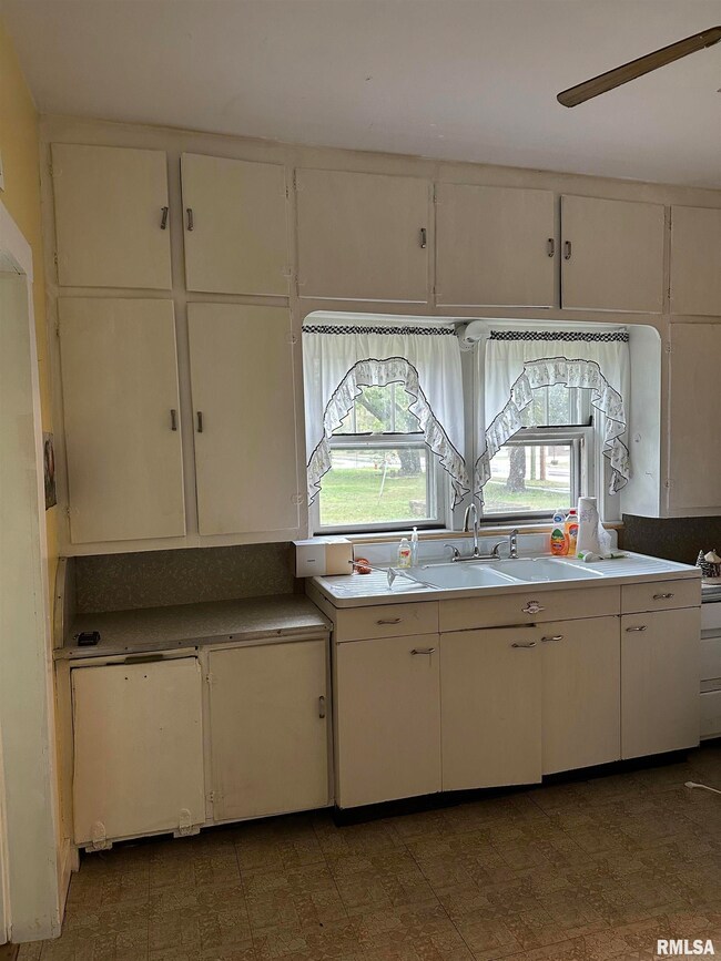 25 S Walnut St, Tamaroa, IL 62888 - photo 6