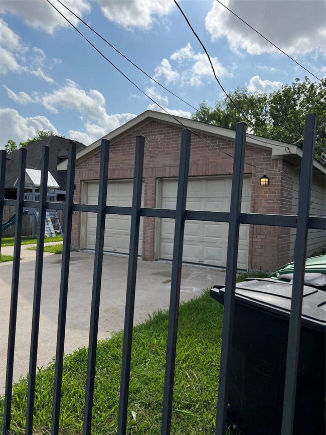 6610 Dumble St, Houston, TX 77021 - photo 3