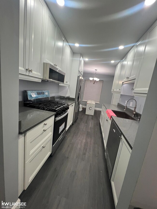 4460 15 Mile Rd, Sterling Heights, MI 48310 - photo 4