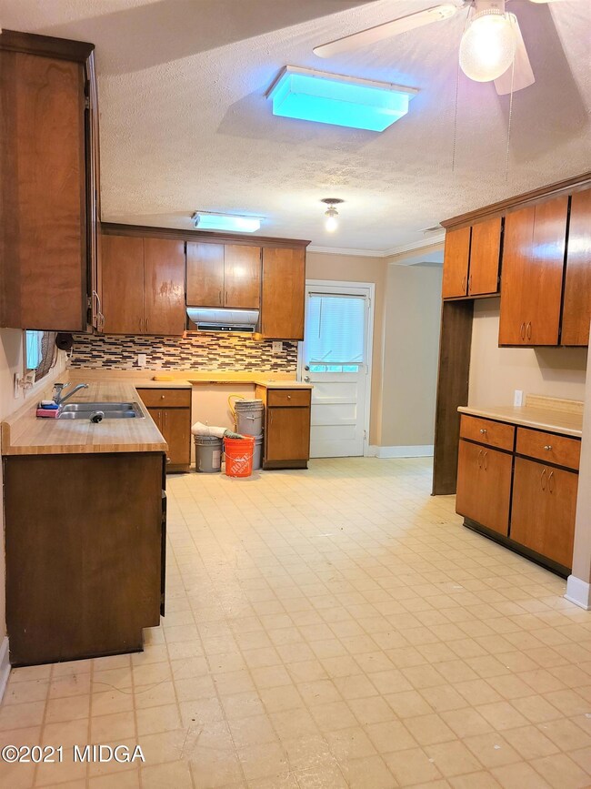 1356 Radio Kitchen