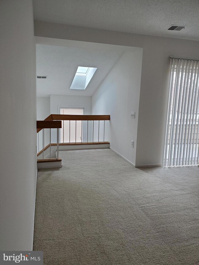 11043B Villaridge Ct unit B, Reston, VA 20191 - photo 3