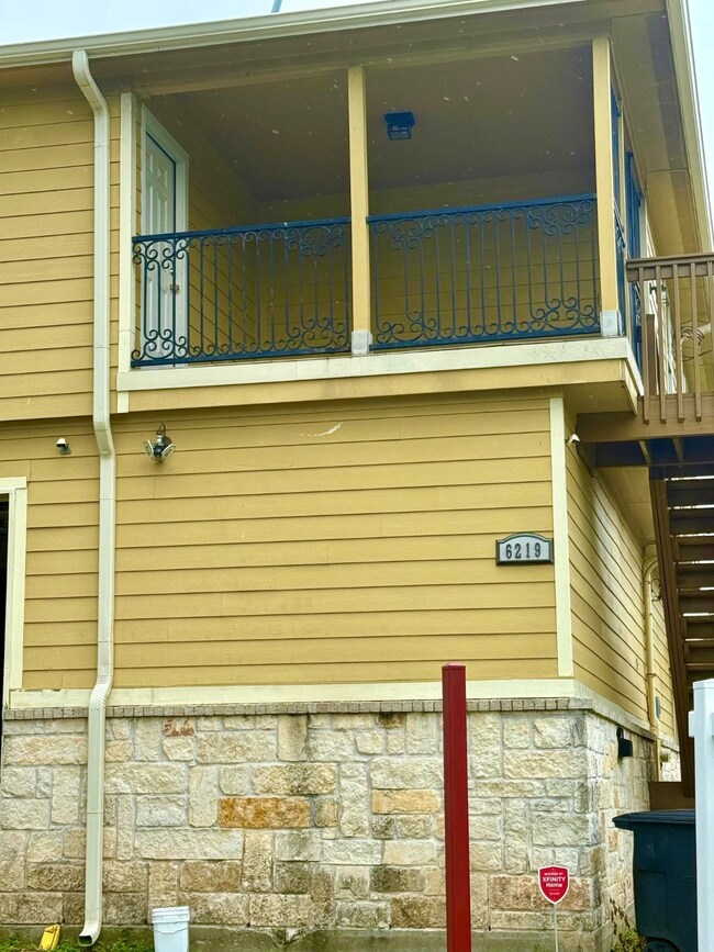 6219 Frisco St, Houston, TX 77022 - photo 2