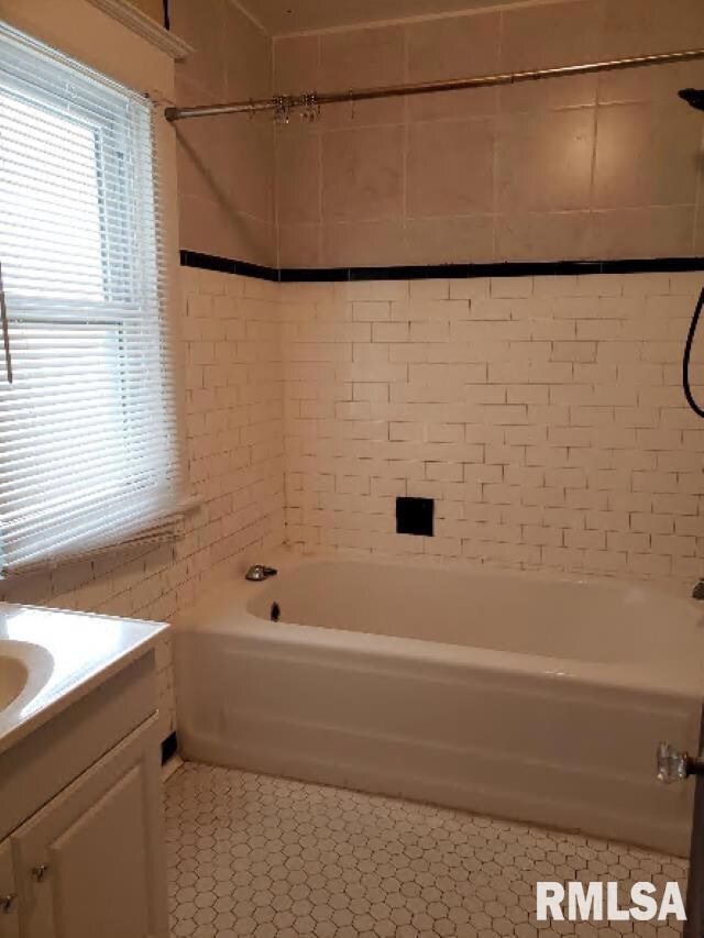 918 E Locust St unit 2, Davenport, IA 52803 - photo 3