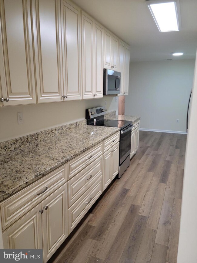 5221 Colebrook Dr, La Plata, MD 20646 - photo 6