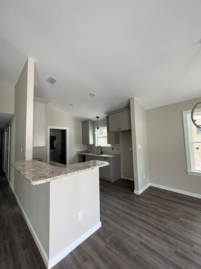 30 Winnebago St, Crawfordville, FL 32327 - photo 2