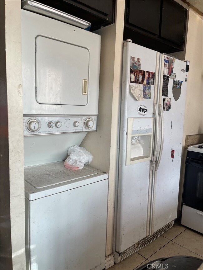 12220 Carnation Ln unit B, Moreno Valley, CA 92557 - photo 2