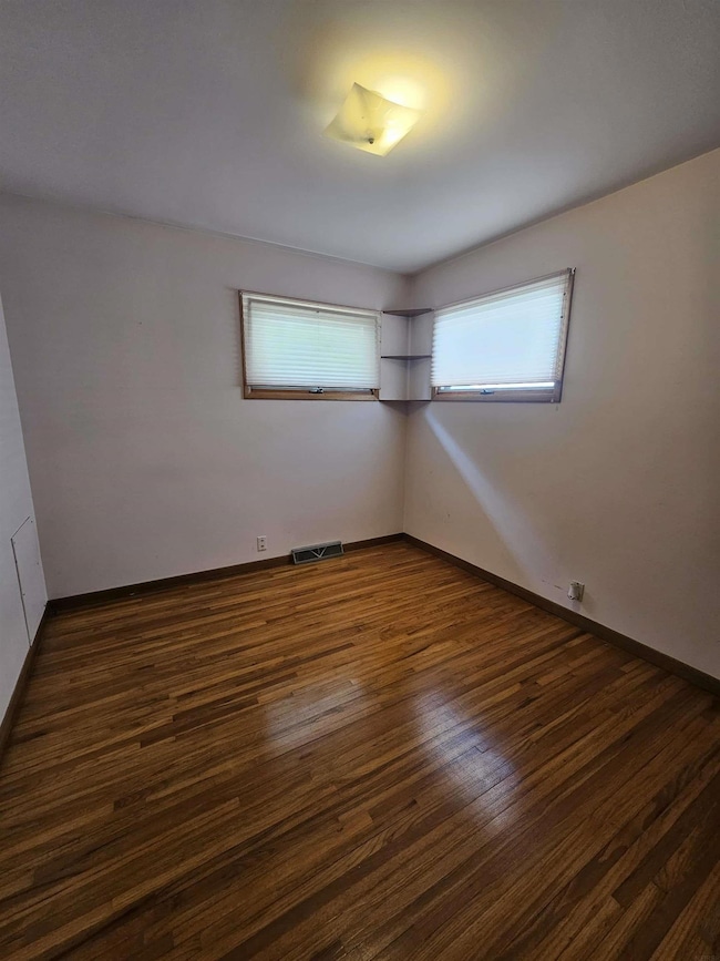 713 9th Ave NW, Independence, IA 50644 - photo 6