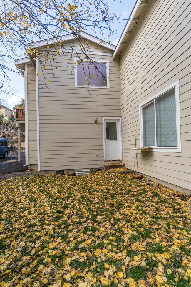 1686 NE Lotus Dr, Bend, OR 97701 - photo 5