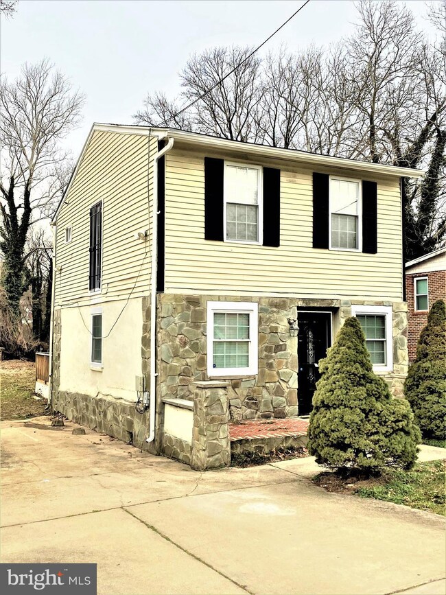 308 Cedarleaf Ave, Capitol Heights, MD 20743 - photo 2