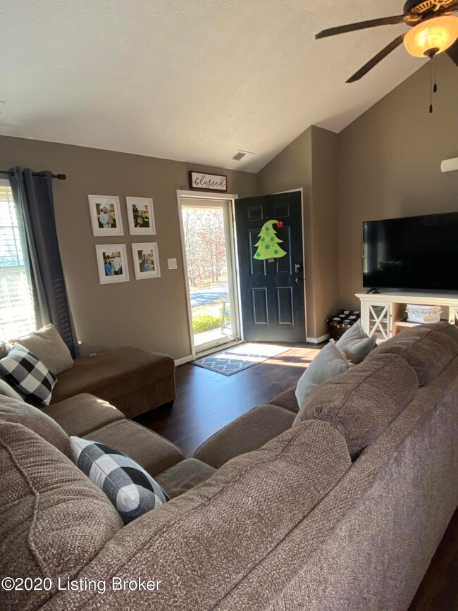 406 Gentry Ln, Mount Washington, KY 40047 - photo 5