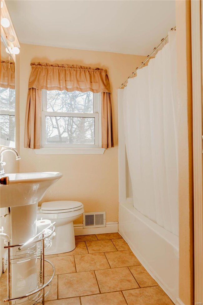 204 S Locust St, Dixon, MO 65459 - photo 4