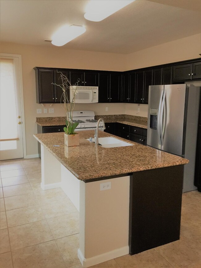 7422 E Fedora Ave, Fresno, CA 93737 - photo 4