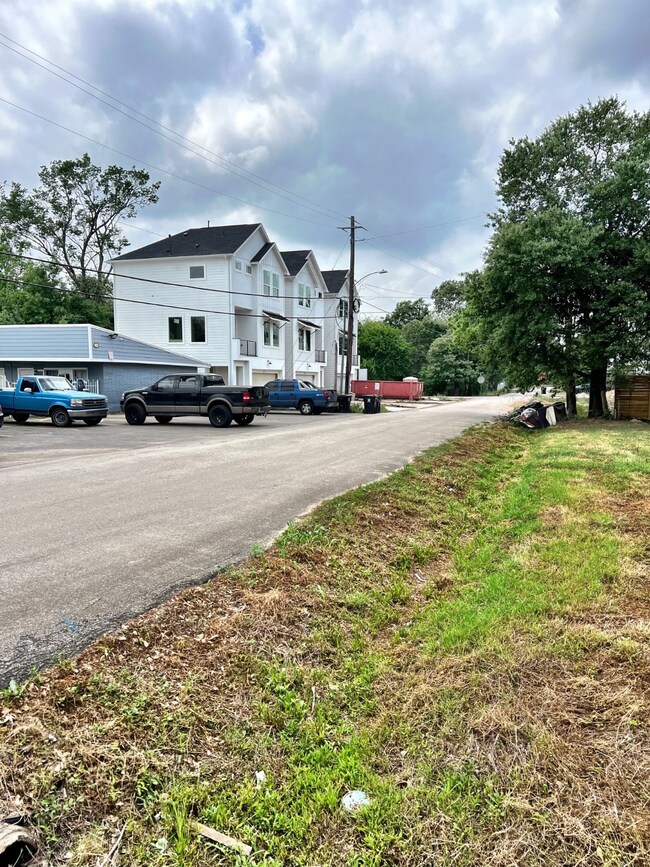 6737 Burkett St, Houston, TX 77021 - photo 6