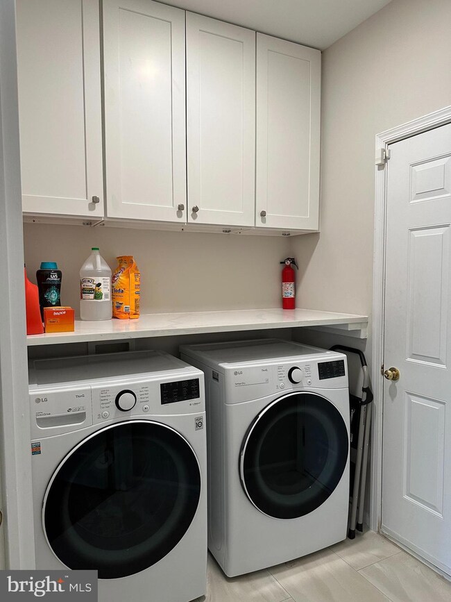 10855 Hunter Gate Way, Reston, VA 20194 - photo 6