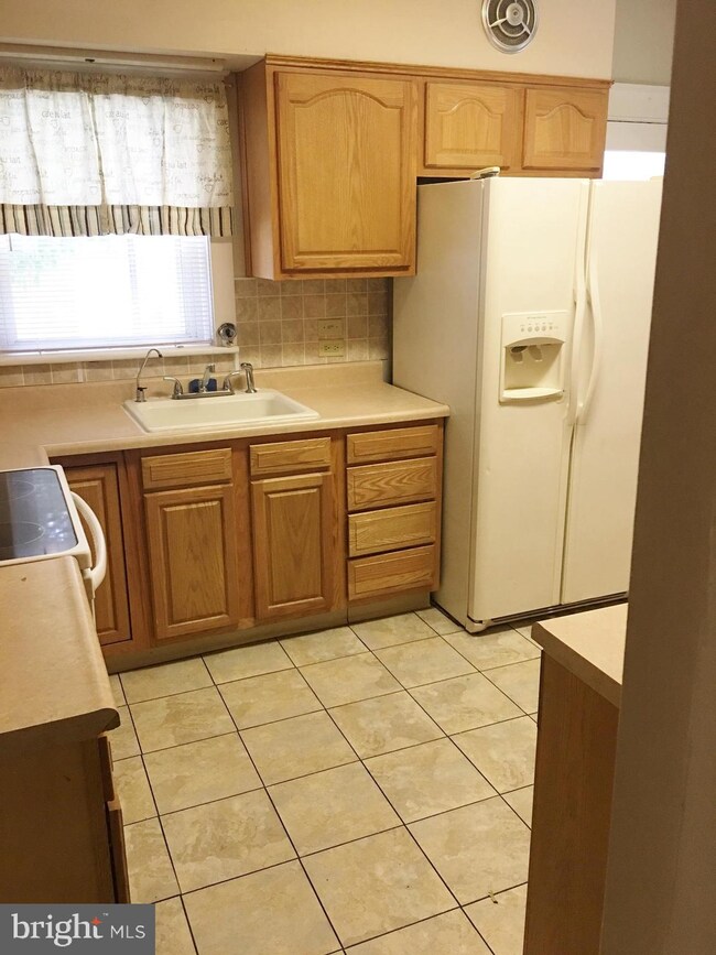 2324 W Tilghman St, Allentown, PA 18104 - photo 3