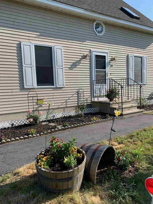 19 Roberts Rd, Litchfield, NH 03052 - photo 3