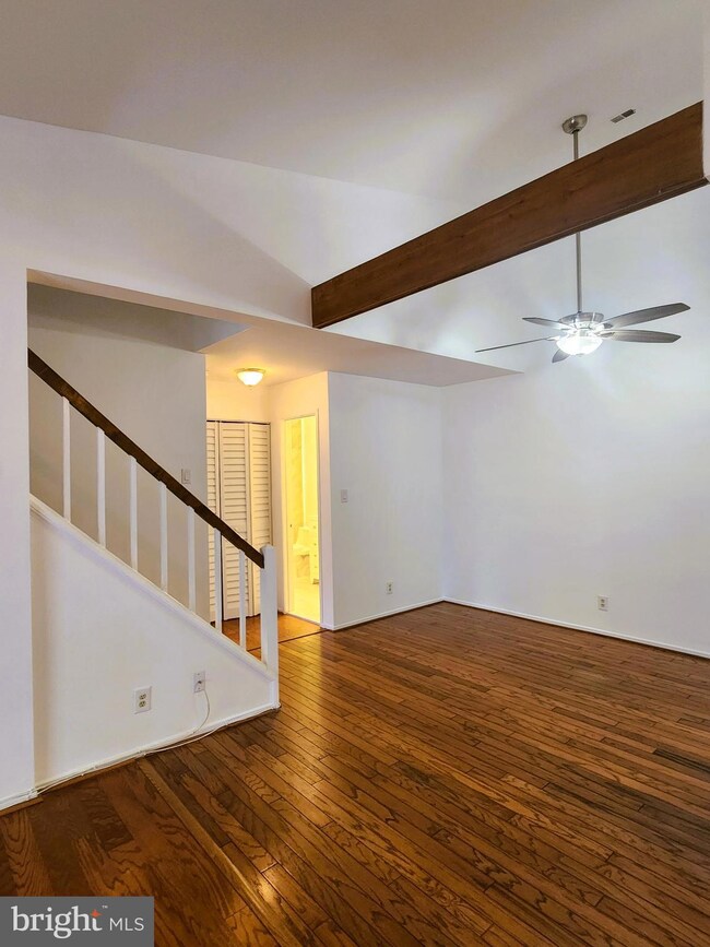 18202 Chalet Dr unit 3, Germantown, MD 20874 - photo 4