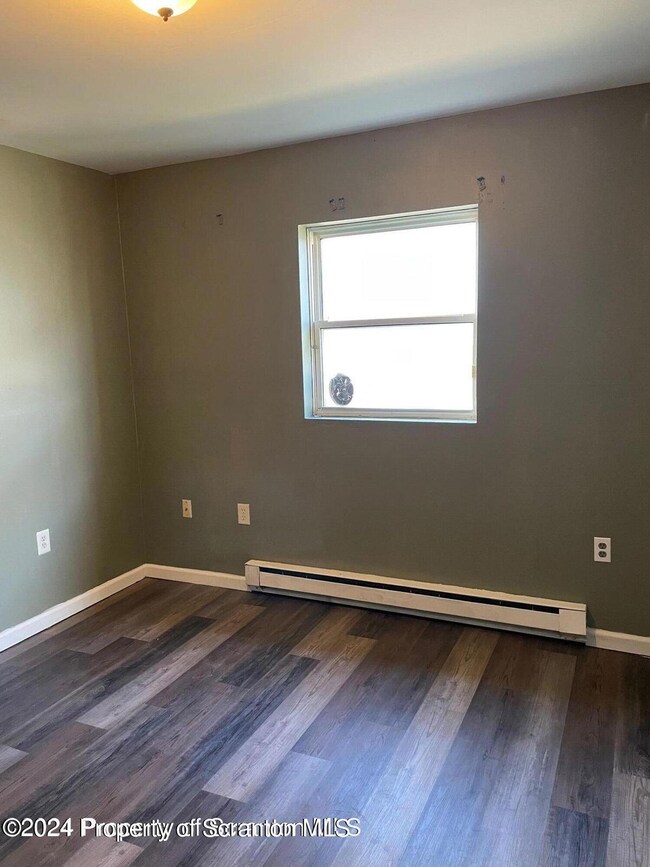 201 Railroad St, Old Forge, PA 18518 - photo 5