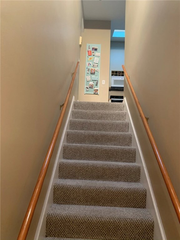 946 Halifax Dr, Warwick, RI 02886 - photo 4