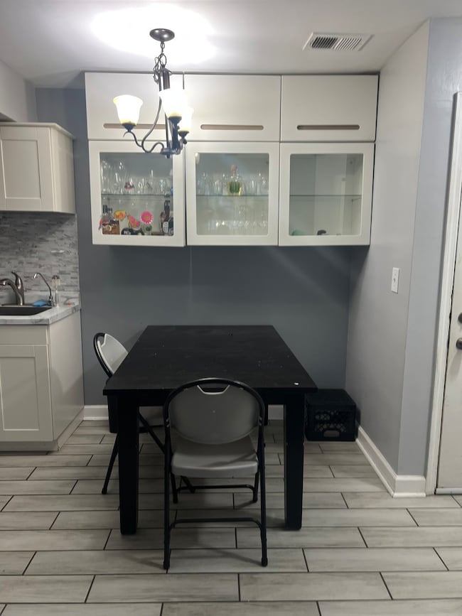 unlisted-address, Hoffman Estates, IL 60169 - photo 6