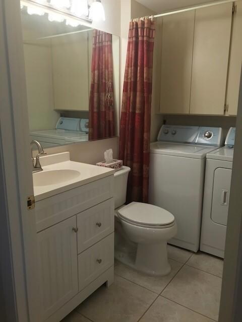 118 Live Oak guest bath