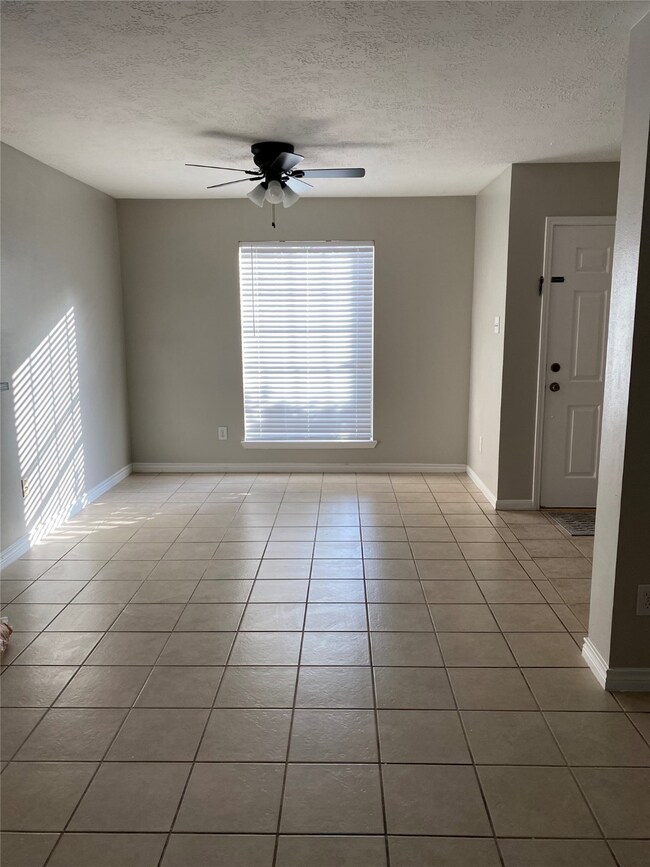 28914 Loddington St, Spring, TX 77386 - photo 6