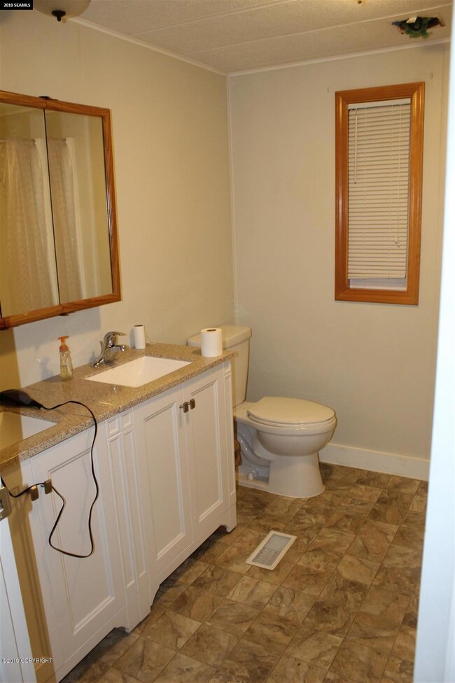 Bathroom 1b