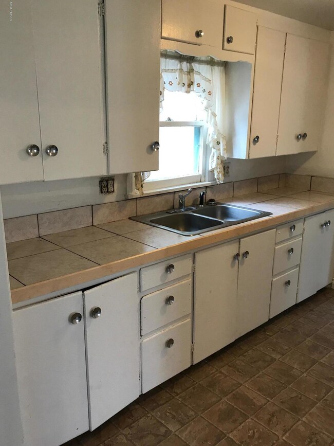 109 KITCHEN 2