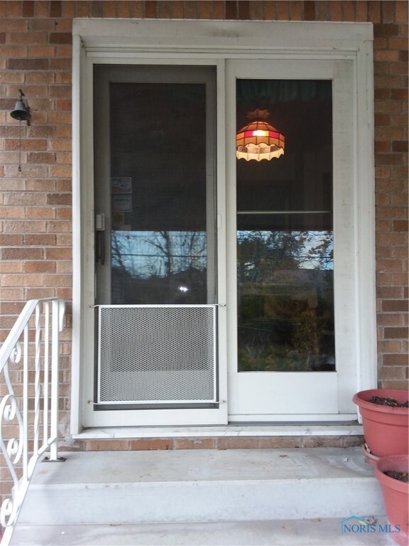 4452 Helmond Ct, Toledo, OH 43611 - photo 3