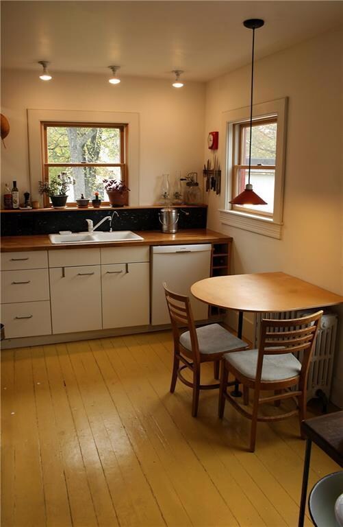 Kitchen and small breakfast nook - ...