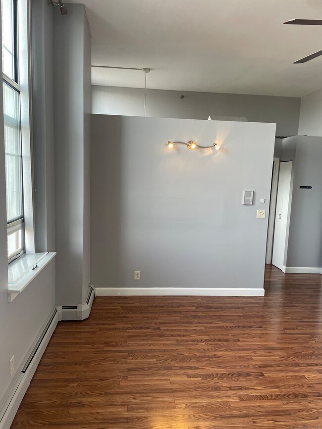 Condos at Center Court unit 1103, New Haven, CT 06511 - photo 3