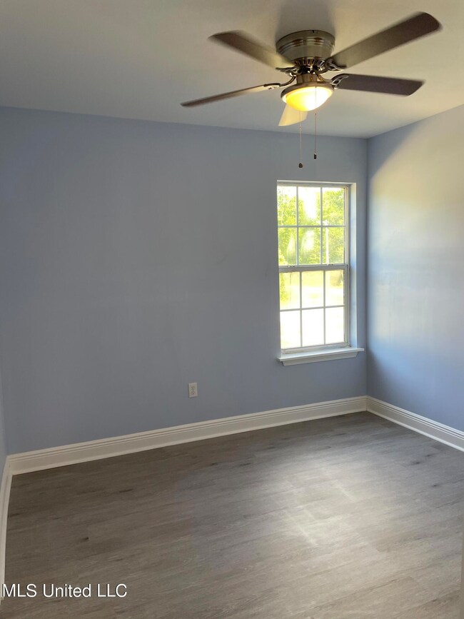 143 E Mchenry Rd, Mc Henry, MS 39561 - photo 5