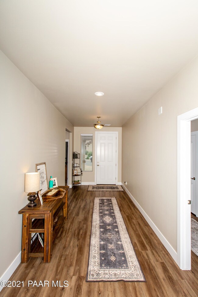 005_Wide Front Hall
