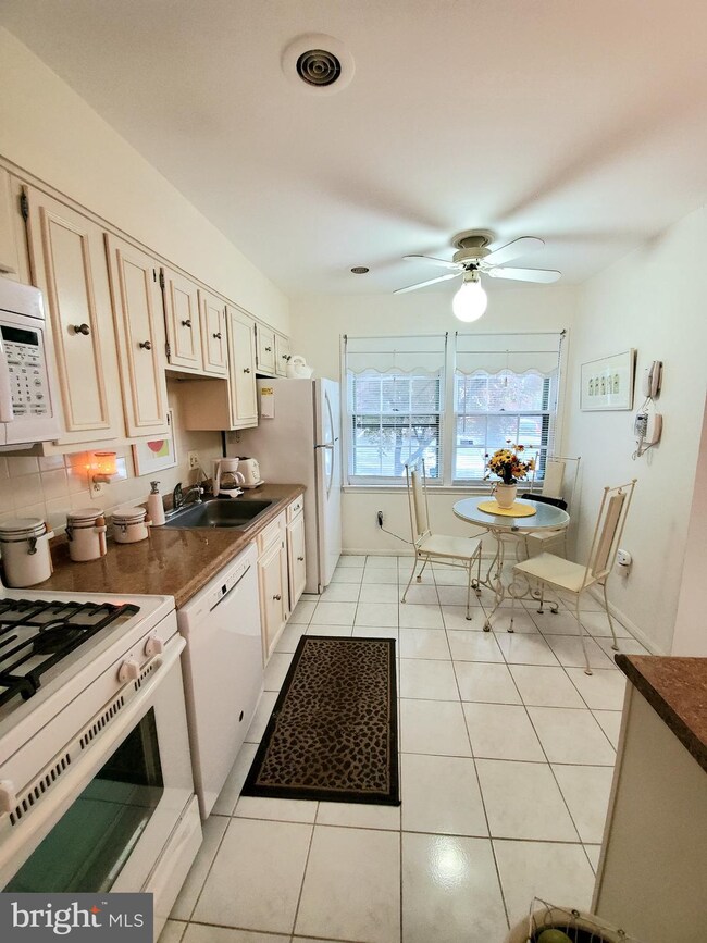 2031 Mayflower Dr, Woodbridge, VA 22192 - photo 4