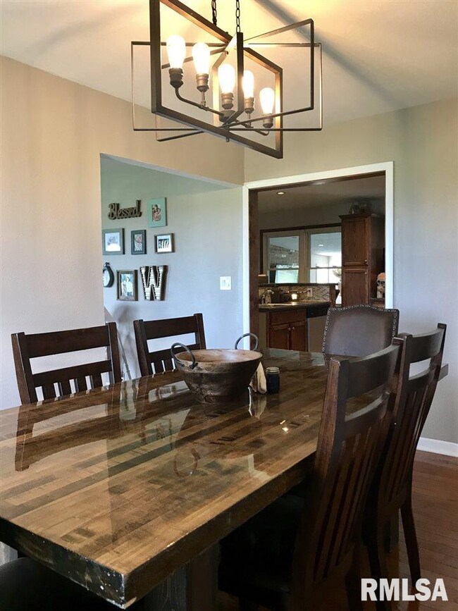 1488 Vasey Ln, Jacksonville, IL 62650 - photo 7