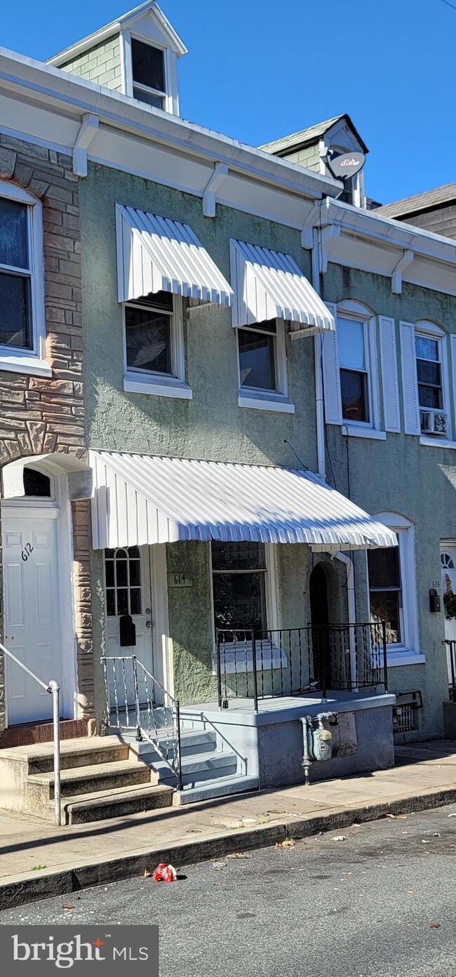 614 Locust St, Reading, PA 19604 - photo 2