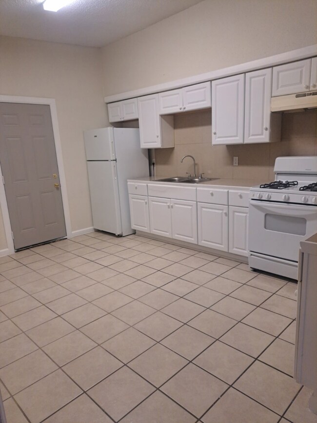 3357 Frick Rd unit 13, Houston, TX 77086 - photo 3
