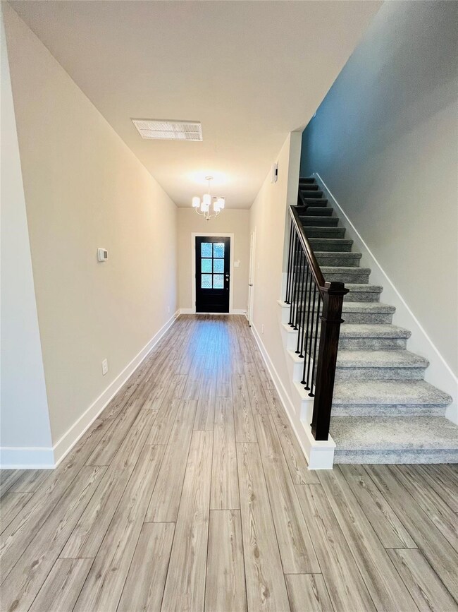 10621 Whitejacket, Conroe, TX 77385 - photo 2