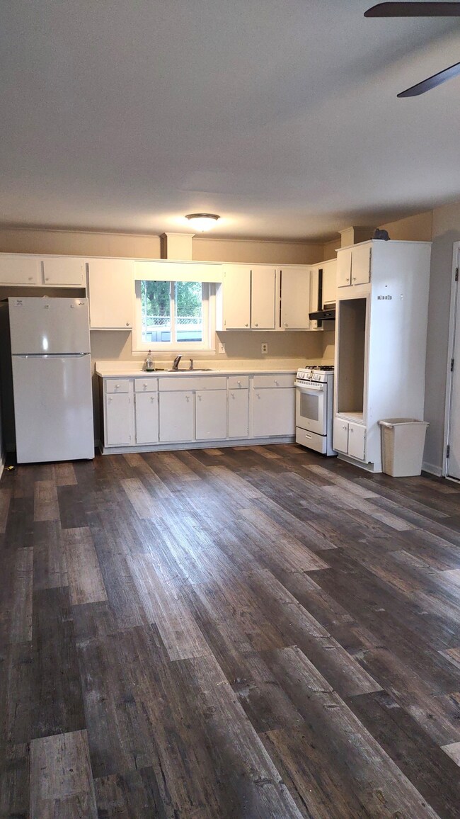 1220 Hills Chapel Rd unit 2, Manchester, TN 37355 - photo 2