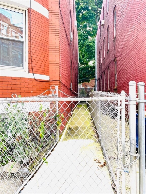 19 Castlegate Rd, Dorchester, MA 02121 - photo 6