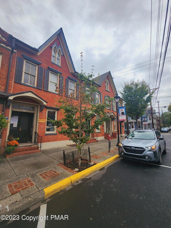 39 N 7th St unit 203, Stroudsburg, PA 18360 - photo 2